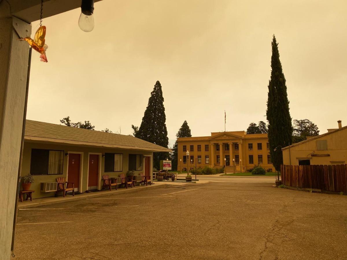 Independence Courthouse Motel Exterior foto